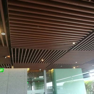 سعر جيد لوحة سقف PVC سكنية WPC العزل الصوتي المقاوم للظروف الجوية الانترنت